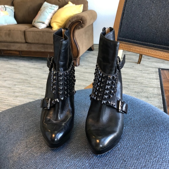 Michael Kors Booties - Like New - Picture 1 of 3